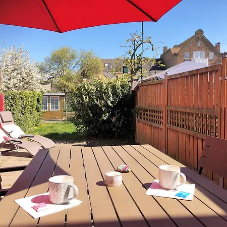 Fischers Meerzeit, Kleines Fischerhaus, Kaminofen, Garten Heiligenhafen